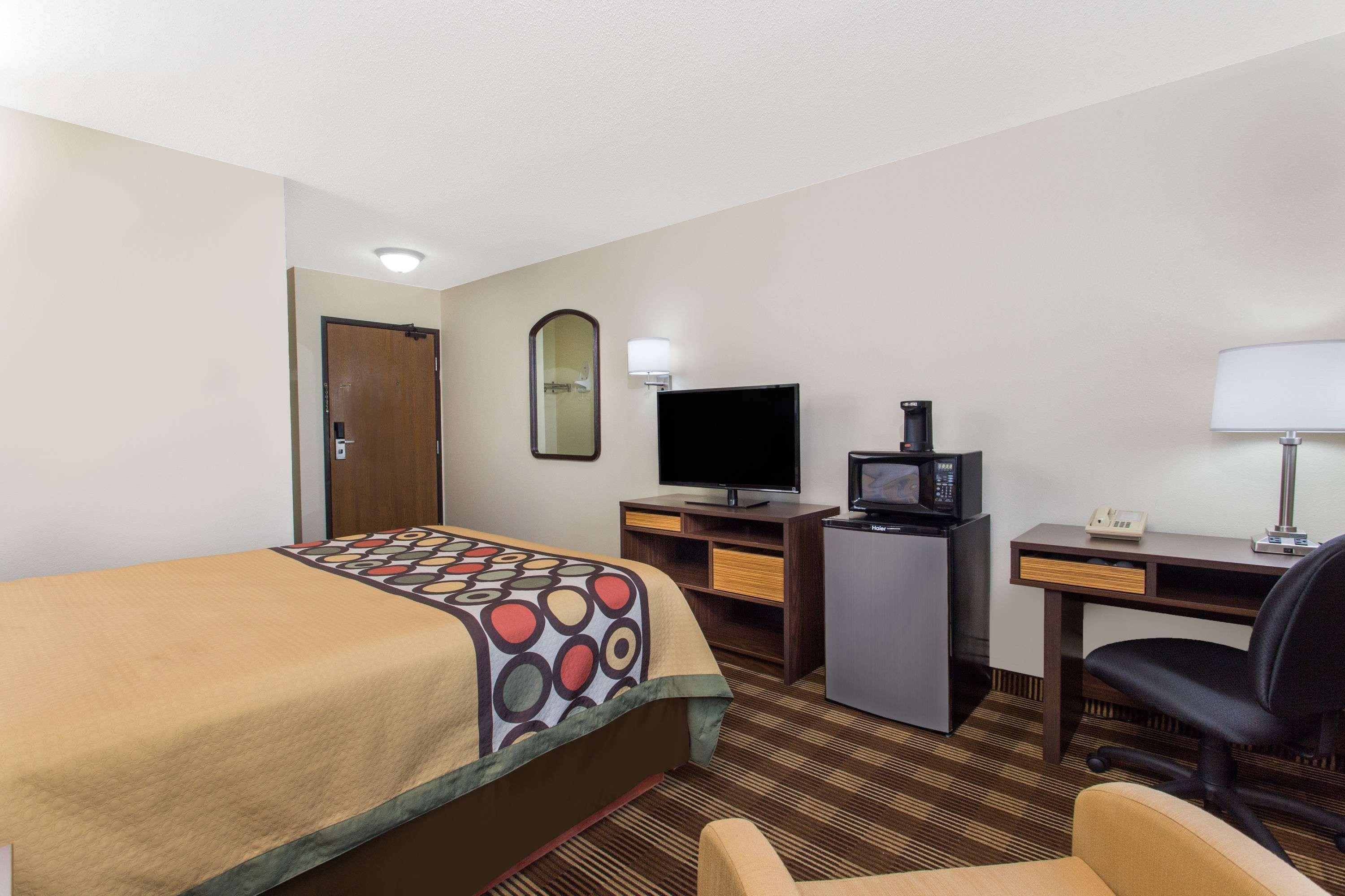 Мотель Super 8 By Wyndham Eau Claire I-94 Экстерьер фото