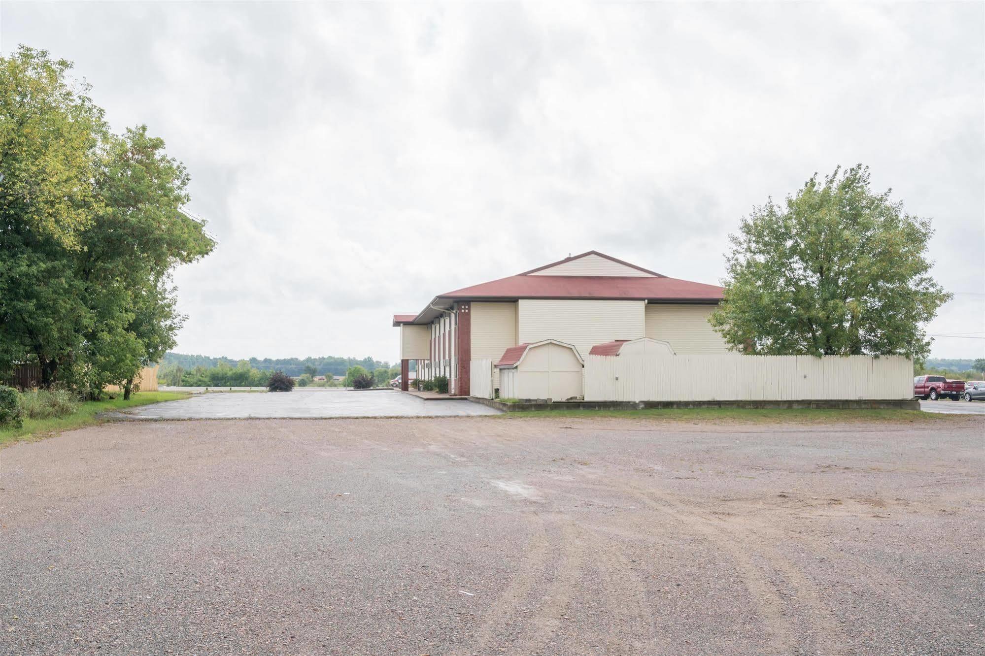 Мотель Super 8 By Wyndham Eau Claire I-94 Экстерьер фото