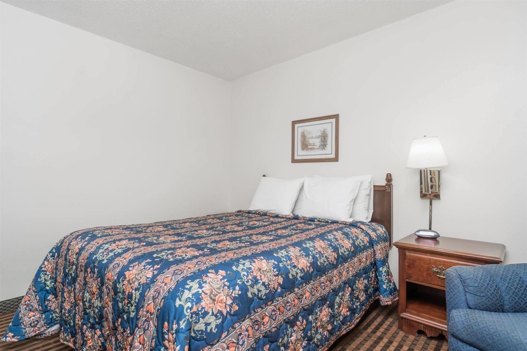 Мотель Super 8 By Wyndham Eau Claire I-94 Экстерьер фото